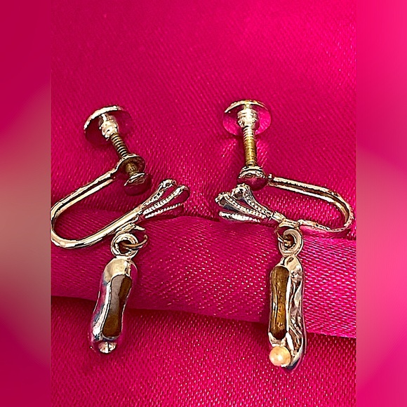 Tiny vintage shoe charm earrings clip ethnic shiny silver new condition - Picture 2 of 3